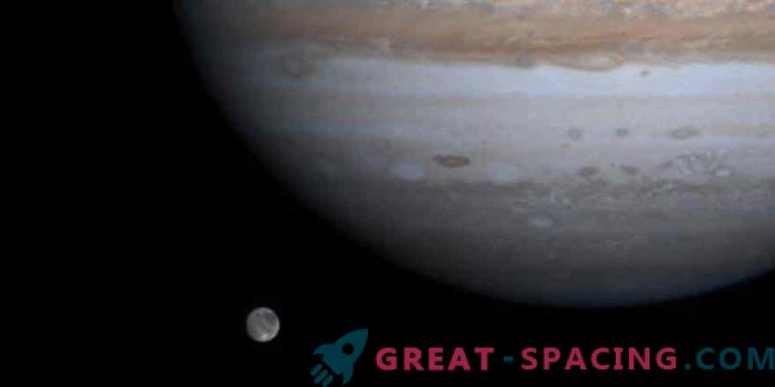Crăpături în Ganymede Gheață