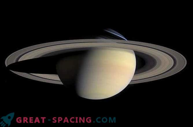 Cassini a descoperit inelele subțire subțire ale lui Saturn