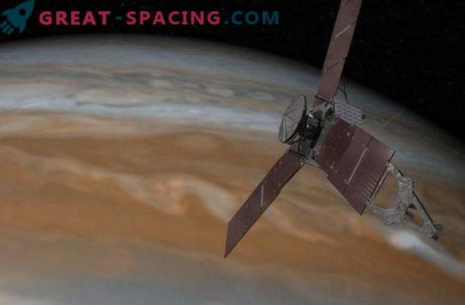 Problemy silnika Juno na orbicie Jowisza