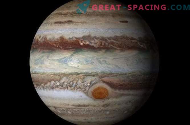 Nori Jupiter plutesc pe valurile de amoniac