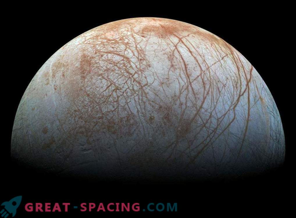 NASA a prezentat o imagine prelucrată a unei Europe misterioase