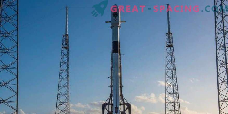 SpaceX întârzie lansarea unui satelit de navigație din cauza vântului puternic