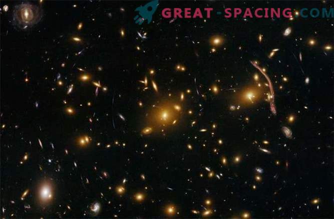 Cele mai uimitoare exemple de lentile gravitaționale: Fotografii