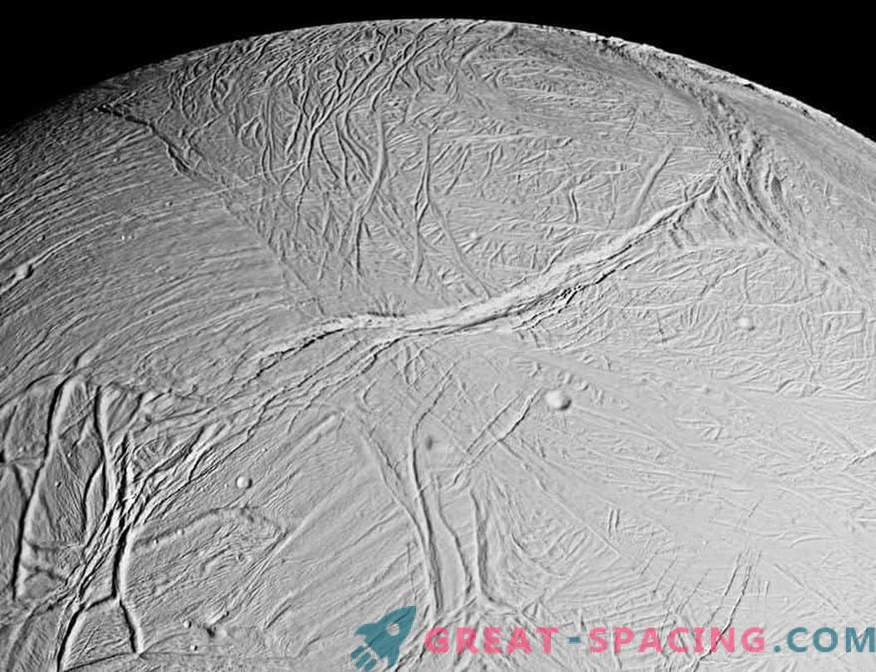 Enceladus poate ascunde viața