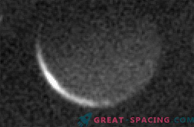 Noaptea, coborând pe Charon, cel mai mare satelit al lui Pluto