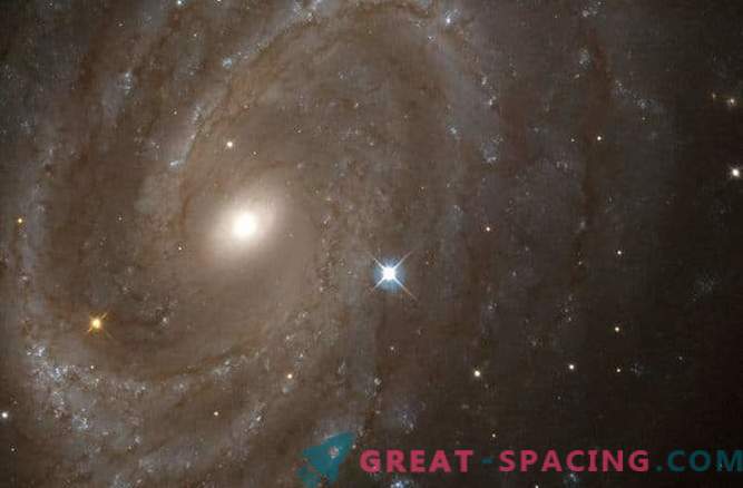 Habla novēro vērienīgu galaktiku metamorfozi