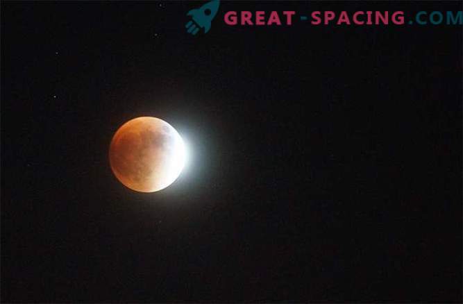 Nuostabus kraujo mėnulis pasiekė pasaulį: nuotrauka