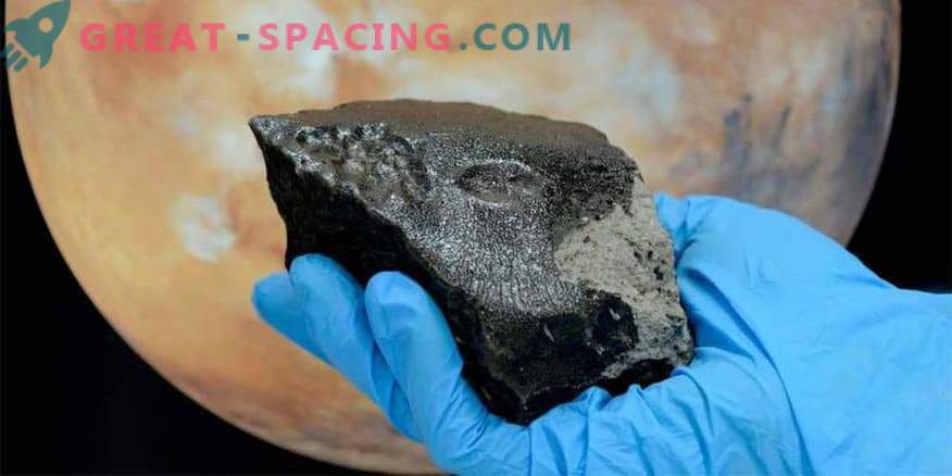 Meteoritul dezvăluie date noi despre un vulcan marțian