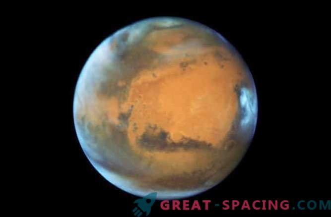 Oamenii de știință încearcă să explice strălucire strălucitoare pe Marte
