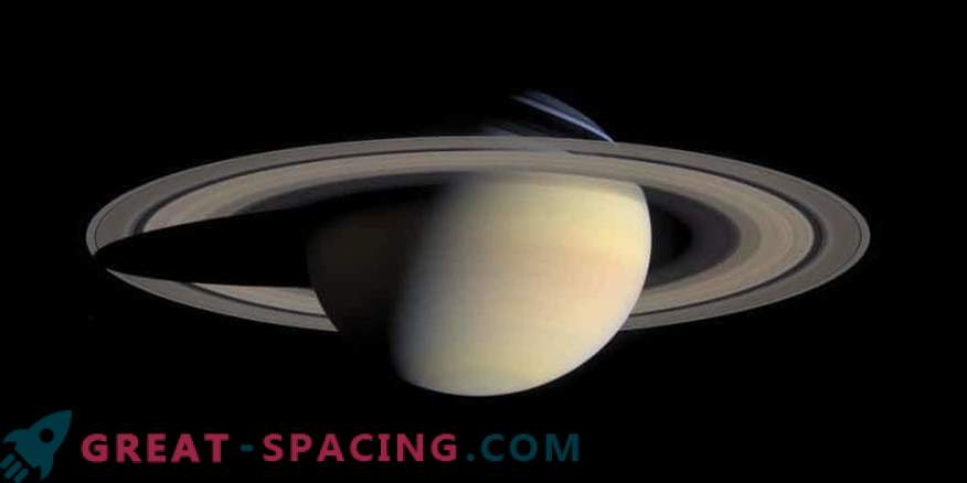 Saturn ar putea participa la formarea lunilor mari ale lui Jupiter