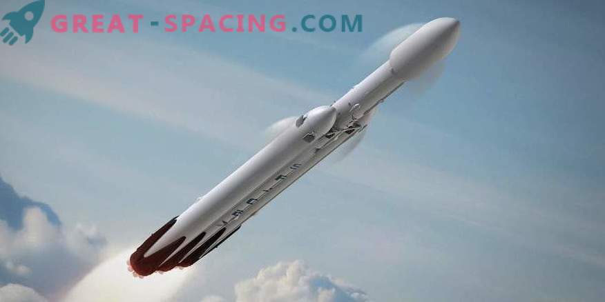 SpaceX testează o nouă rachetă mare