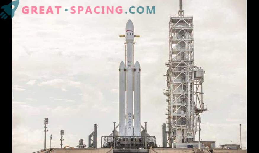 SpaceX testează o nouă rachetă mare