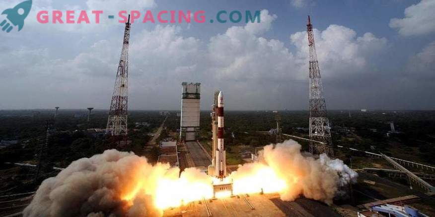 India lansează o rachetă cu zeci de sateliți