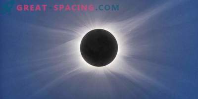 Forme possible de la couronne solaire pour une éclipse en août