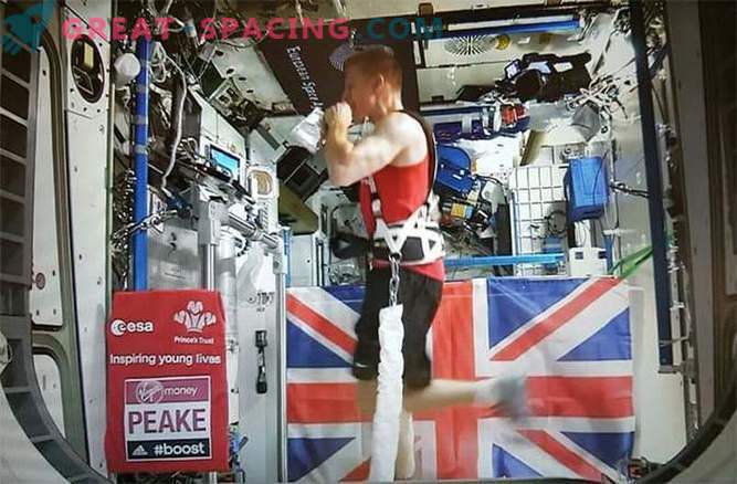 Astronautul englez a condus un maraton de 60.000 de mile Londra.