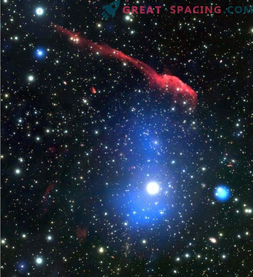 Imaginea cu mai multe lungimi de undă a clusterului galactic. Periuța de dinți