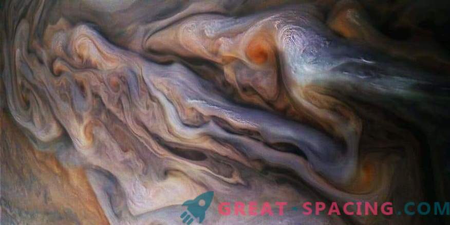Modele uimitoare de atmosferă ale gigantului Jupiter