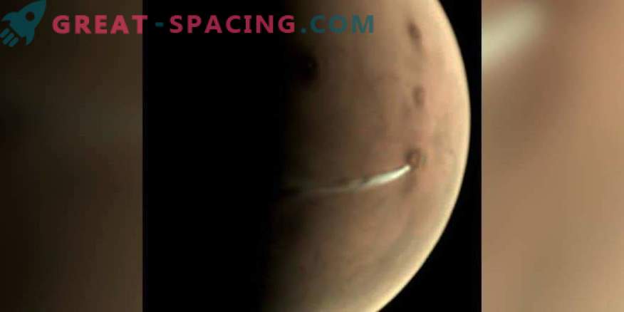 Activitatea vulcanică pe Marte? Norul misterios se întinde peste vulcanul marțian