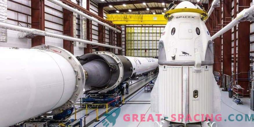 Prima echipă spațială SpaceX este pregătită pentru debut
