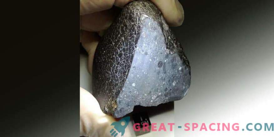 Meteorito antigo revela as características da topografia marciana