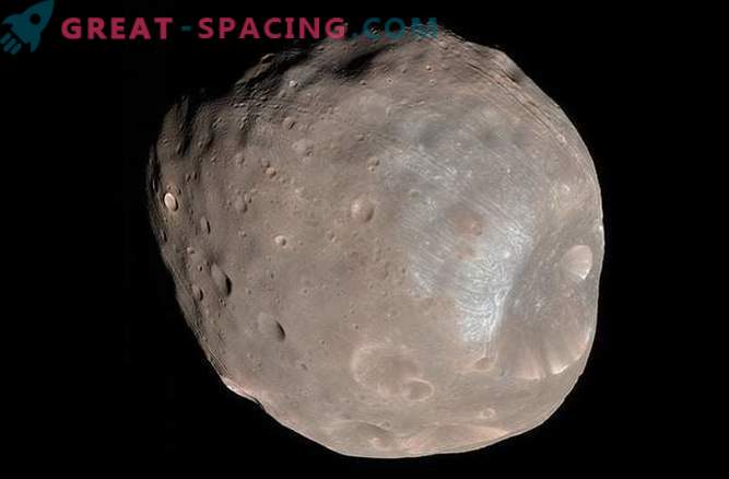 Satelitul lui Mars Phobos începe să se prăbușească