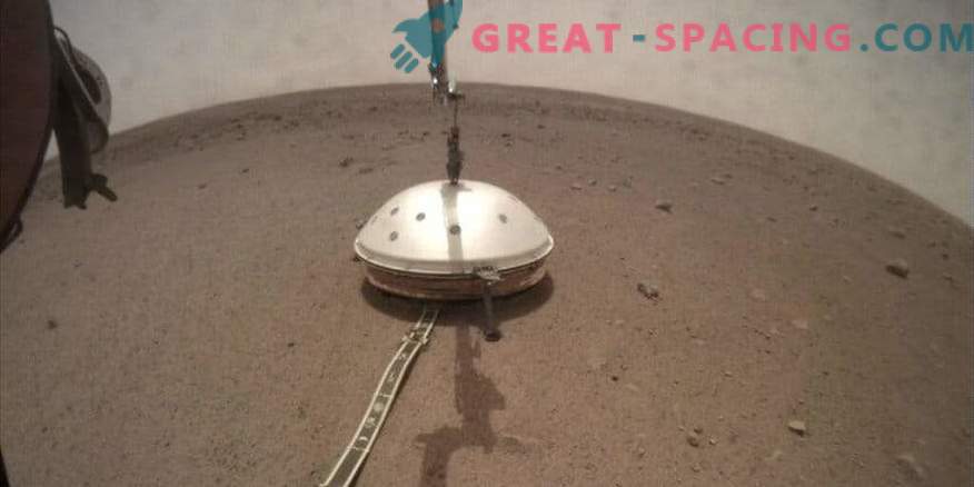 InSight seismometrs atradis ērtu pajumti uz Marsa