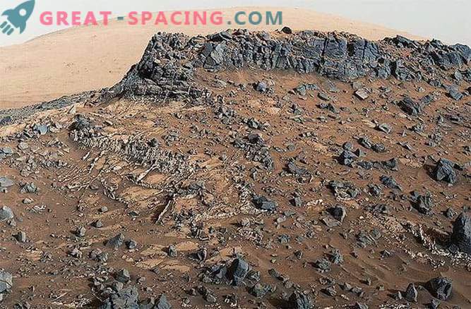 Mars rover a descoperit sedimente minerale bogate în crăpături de rocă