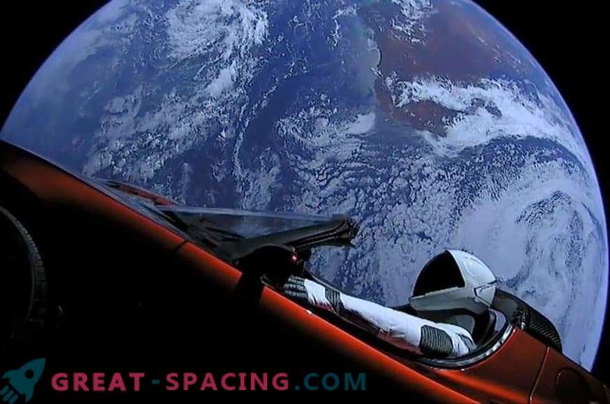 Tesla lansează aniversarea și falsul SpaceX