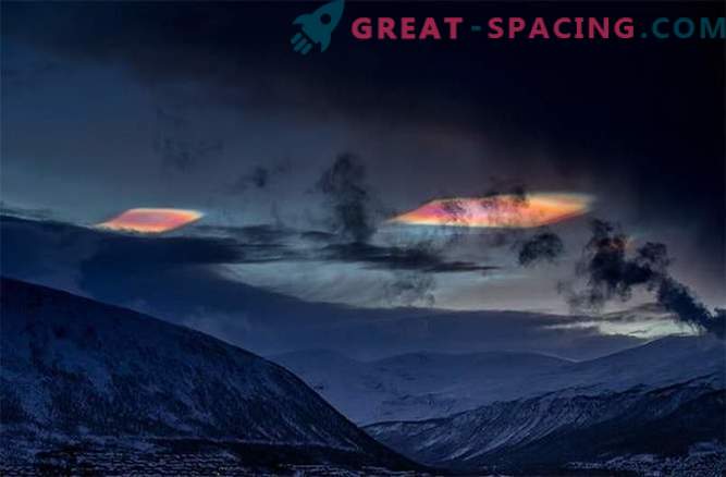 Norii stratosferici psihedelici strălucesc peste cercul arctic