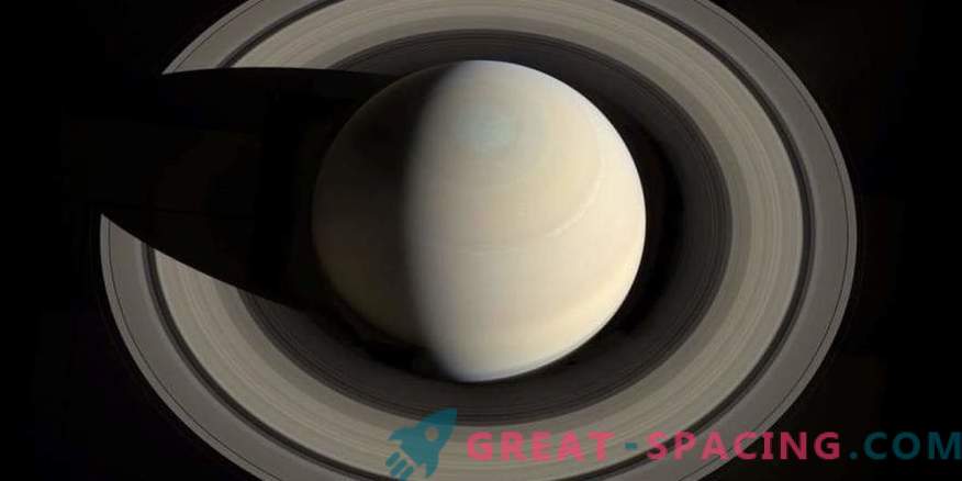 Sateliții sunt combinați pentru a salva inelele lui Saturn