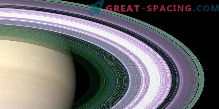 Sonda lui Cassini se valează cu inelele lui Saturn