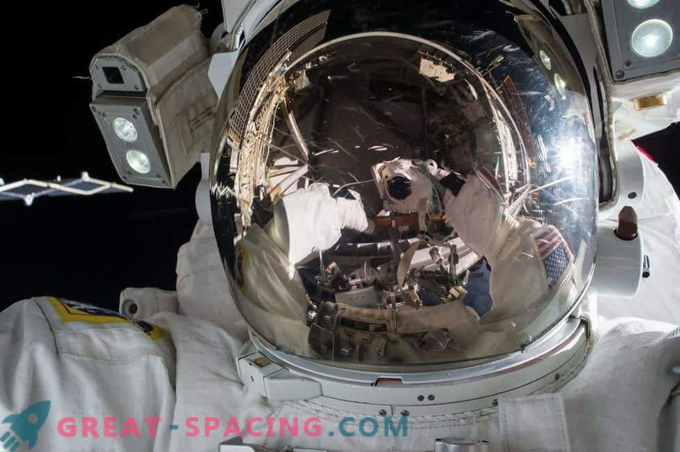 Passeio espacial fascinante na estação espacial: foto