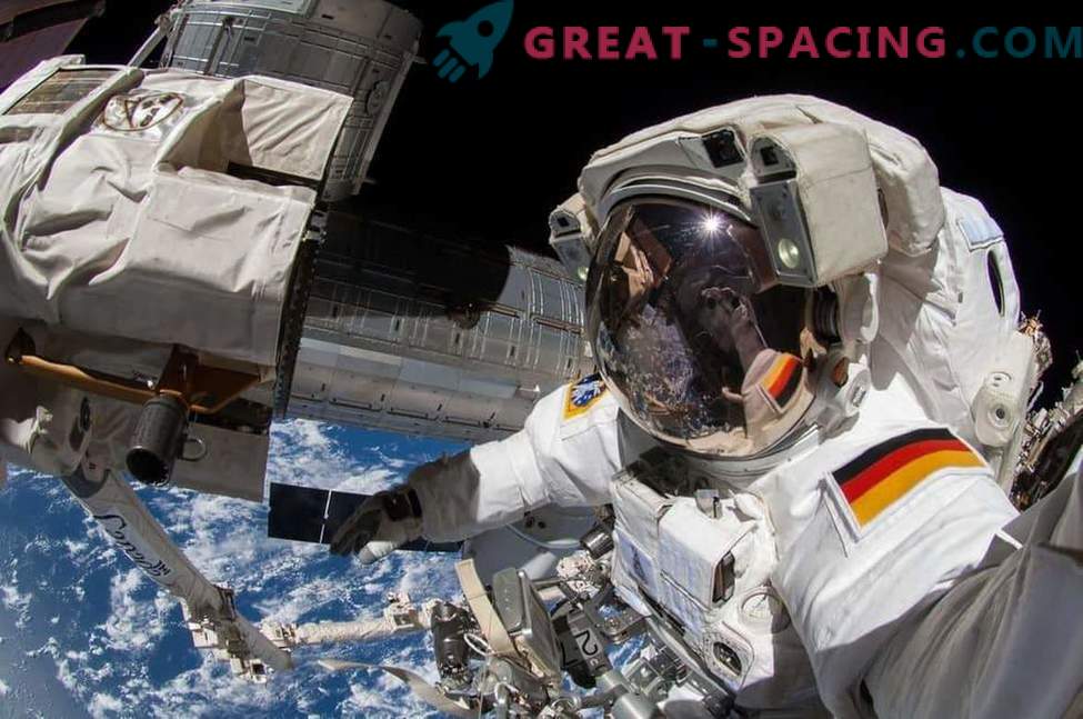 Passeio espacial fascinante na estação espacial: foto
