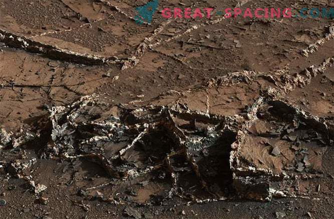 Studii ale apelor vechi ale planetei Marte de către Rover Curiozitate: photo