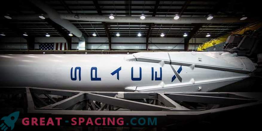 SpaceX trimite o capsulă la NASA