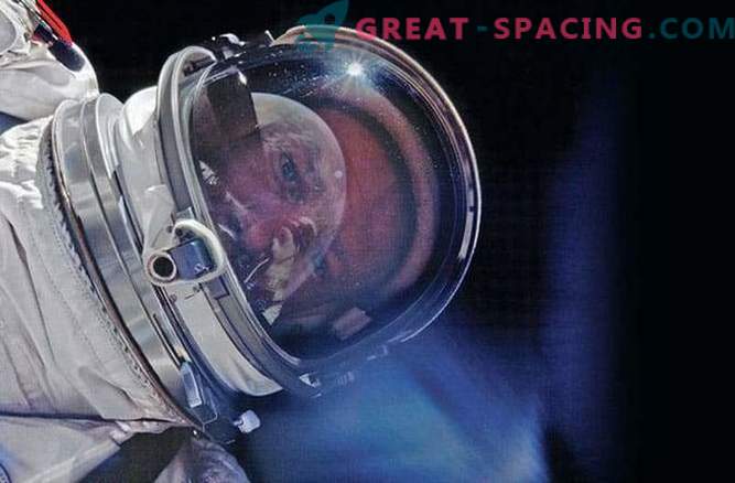 J.L. Pickering a prezentat o nouă carte a fotografiilor din spațiu.