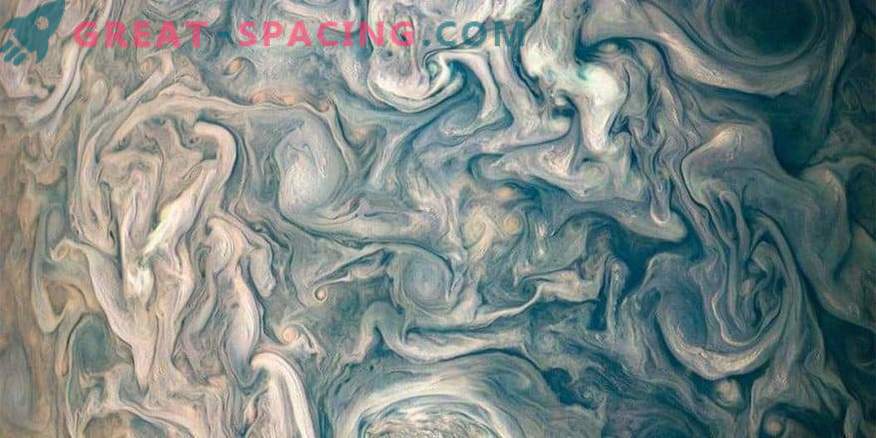 Fotografii de spațiu: Nori haoți ai lui Jupiter