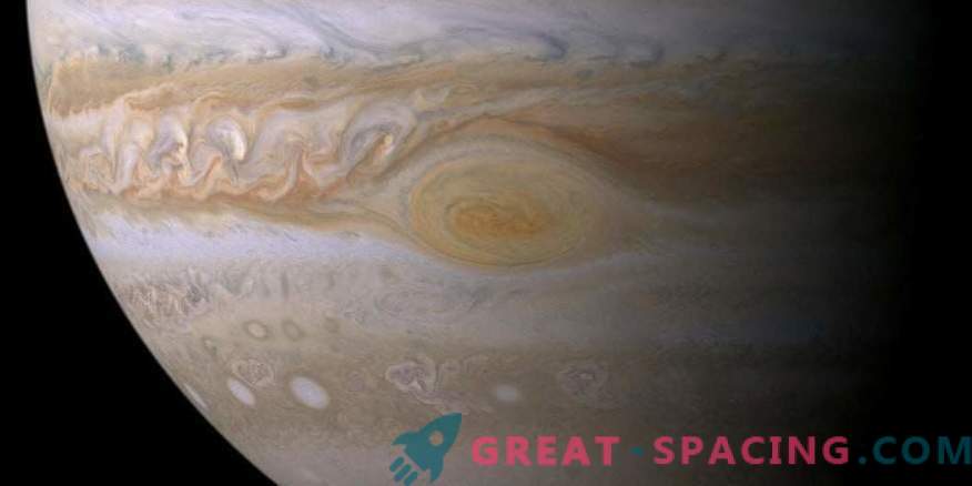 Secretele câmpului magnetic al lui Jupiter. Care este ciudățenia ei și de ce este diferită de pământ?