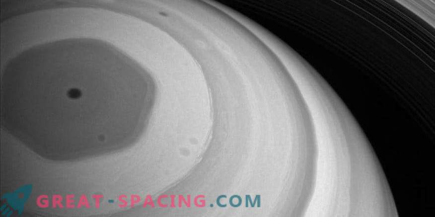 Vedere spectaculoasă a hexagonului misterios al lui Saturn