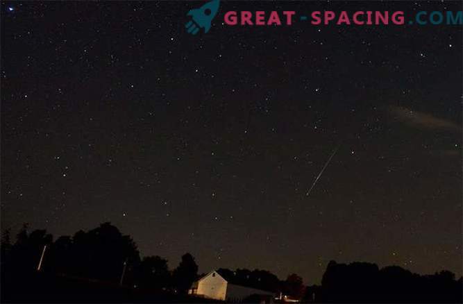 Focuri de artificii spațioase: Perseids Meteor Shower 2015