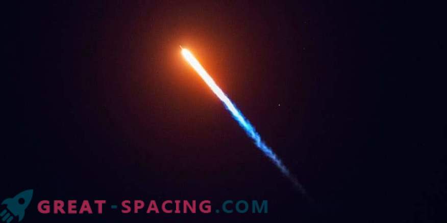 SpaceX lansează 64 de sateliți la un moment dat