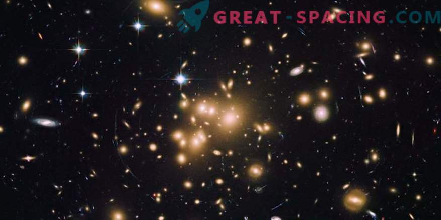 S-a găsit unul dintre cele mai dense clustere galactice