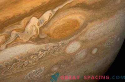 Jupiter is the killer of the early super-planets in the solar system. Is it possible?