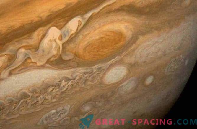 Jupiter este ucigașul primelor super-planete din sistemul solar. Este posibil?