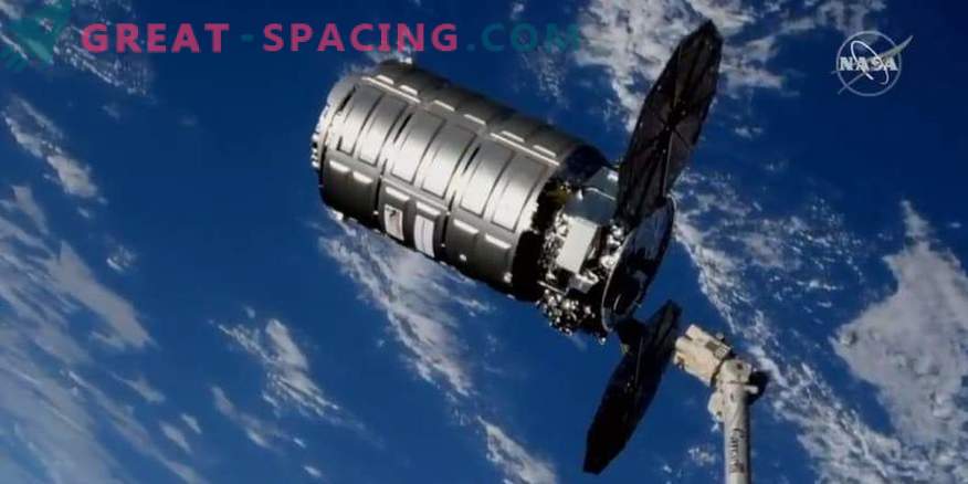 Nava de marfă Cygnus scoate gunoi de la ISS
