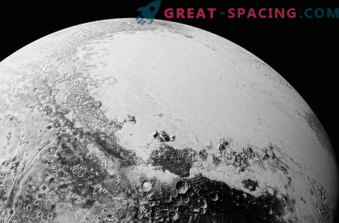 Lumea frumoasă complexă a lui Pluto în noile fotografii