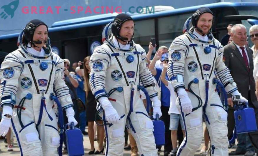 Astronauții s-au întors de la SIS pe Pământ