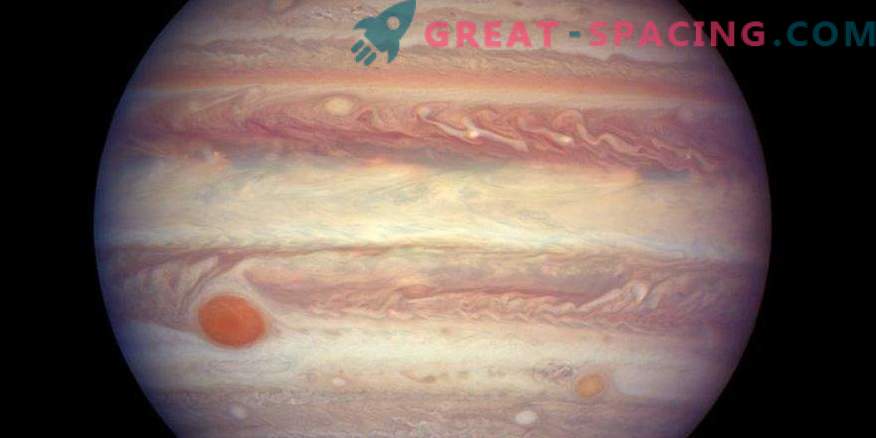 Hubble dzinumi Jupiters no tuvākā attāluma