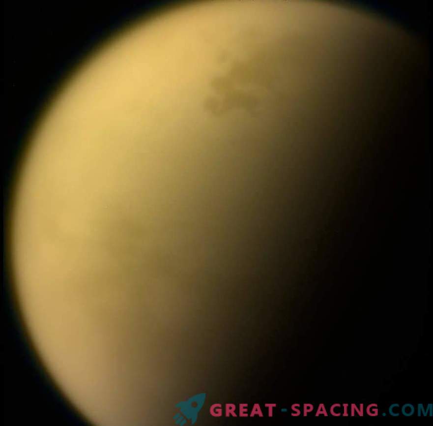 Un nor de gheață otrăvitor a fost găsit pe Titan