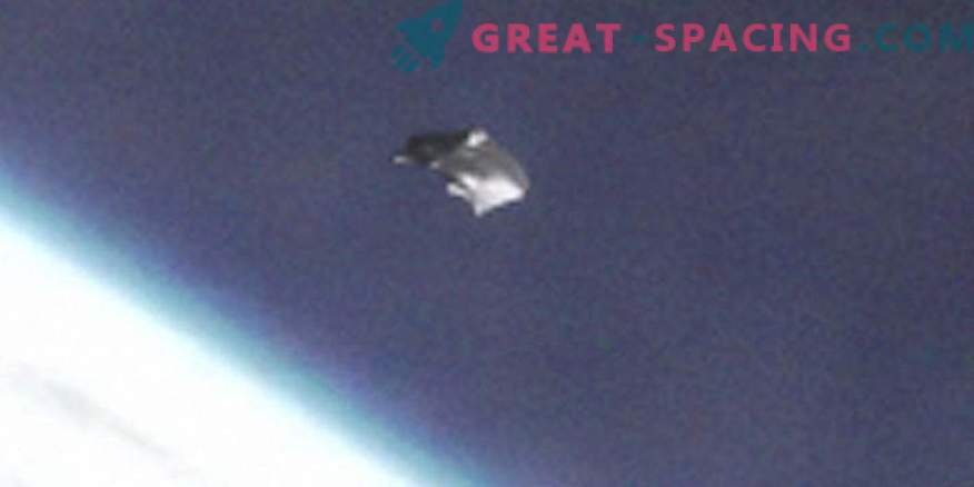 Obiect neidentificat a lovit examinarea camerei Internaționale a Stației Spațiale.